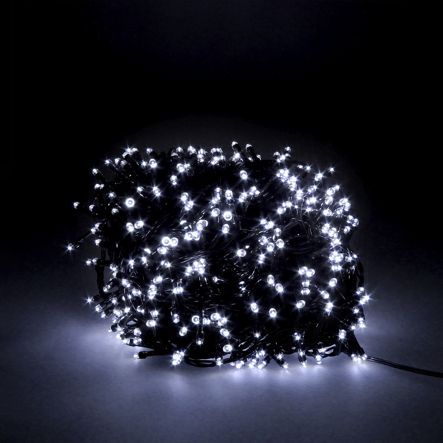 Luz LED Blanco Frío: 1000 luces, 50m, perfectas para árboles de 240/280 cm. Cable transparente, IP44, transformador con 8 funciones de luz.